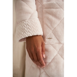 Overview second image: Pretty You QUILTED ROBE IVOOR